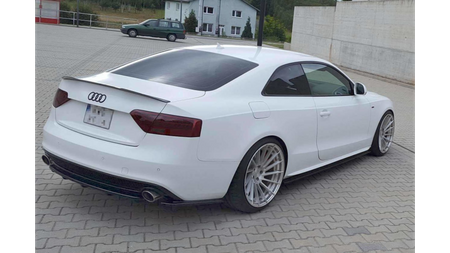 CENTRAL REAR SPLITTER AUDI A5 S-LINE FACELIFT (with a vertical bar) Gloss Black