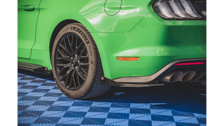 Splitter Ford Mustang VI GT Facelift Rear Side Street Pro v.1 Black + Gloss Flaps