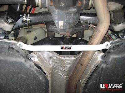 BMW E70 X5 3.0 06+ UltraRacing 2-point rear lower Tiebar