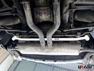 VW Touareg 02+ UltraRacing 2-point rear lower Tiebar