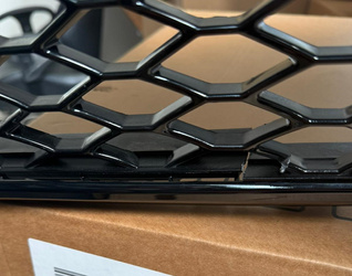 Grill Audi Q3 8U Gloss Black USZKODZONY