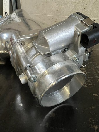 Adapter przepustnicy Audi 4.2  V2