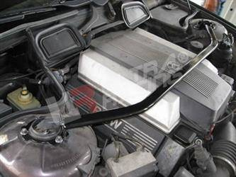 Rozpórka BMW 7-Series E38 730/740 UltraRacing przednia górna Strutbar