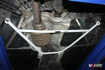 BMW 1 04-11 E87 UltraRacing rear lower Brace