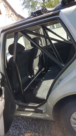 Bolt-in Half Roll Cage VW Golf 4 White