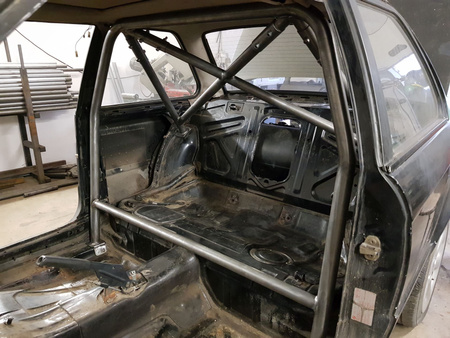 Bolt-in Half Roll Cage BMW 3 E30 Black