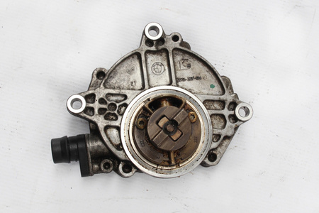 Vacuum pump 0313337124 e82 e87 e90 e91 e92 n47