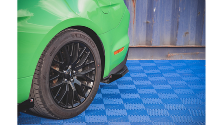 Splitter Ford Mustang VI GT Facelift Rear Side Street Pro v.1 Black + Gloss Flaps
