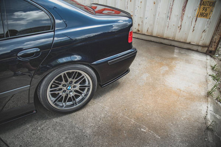 Splitter BMW 5 E39 M-Pack Tył Boczne Gloss Black