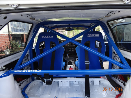 Bolt-in Roll Cage VW Golf 2 White