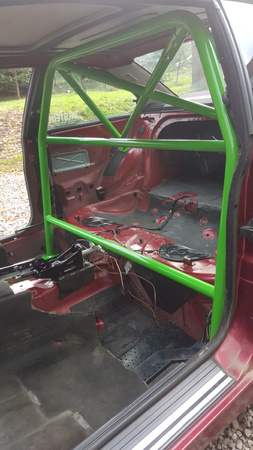 Bolt-in Half Roll Cage BMW 3 E46 Red Black