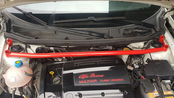 Rozpórka Alfa Romeo Giulietta przednia górna Black