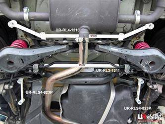 VW Golf 5/6 UltraRacing 2x 2-point rear lower boczna Bars 823P