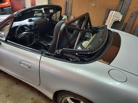 Bolt-in Half Roll Cage Mazda MX5 NA NB Miata White