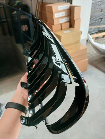 Grill sportowy podwójne żeberka Gloss Black BMW X3 E83 Facelift 2006-2010 USZKODZONY