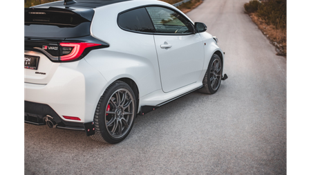 Dokładka Toyota GR Yaris IV Progi v.2 Gloss Black + Flaps