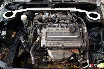 Rozpórka Mitsubishi EVO 1/2/3 UltraRacing przednia górna Strutbar