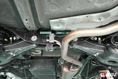 Rozpórka Toyota Alphard AH30 Ultra Racing tylna Sway Bar