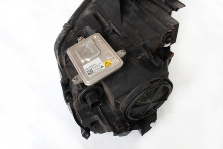 Reflektor prawy z przetwornicami Chevrolet Camaro SS 2016+