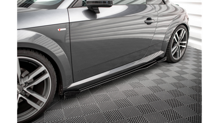 Dokładki Progów Street Pro + Flaps Audi TT S / S-Line 8S Black-Red + Gloss Flaps