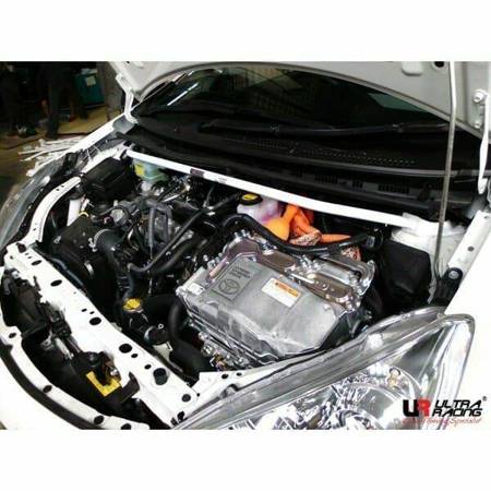 Rozpórka Toyota Prius C NHP10 1.5 2WD 11-21 UltraRacing 2-punktowa przednia górna Strutbar